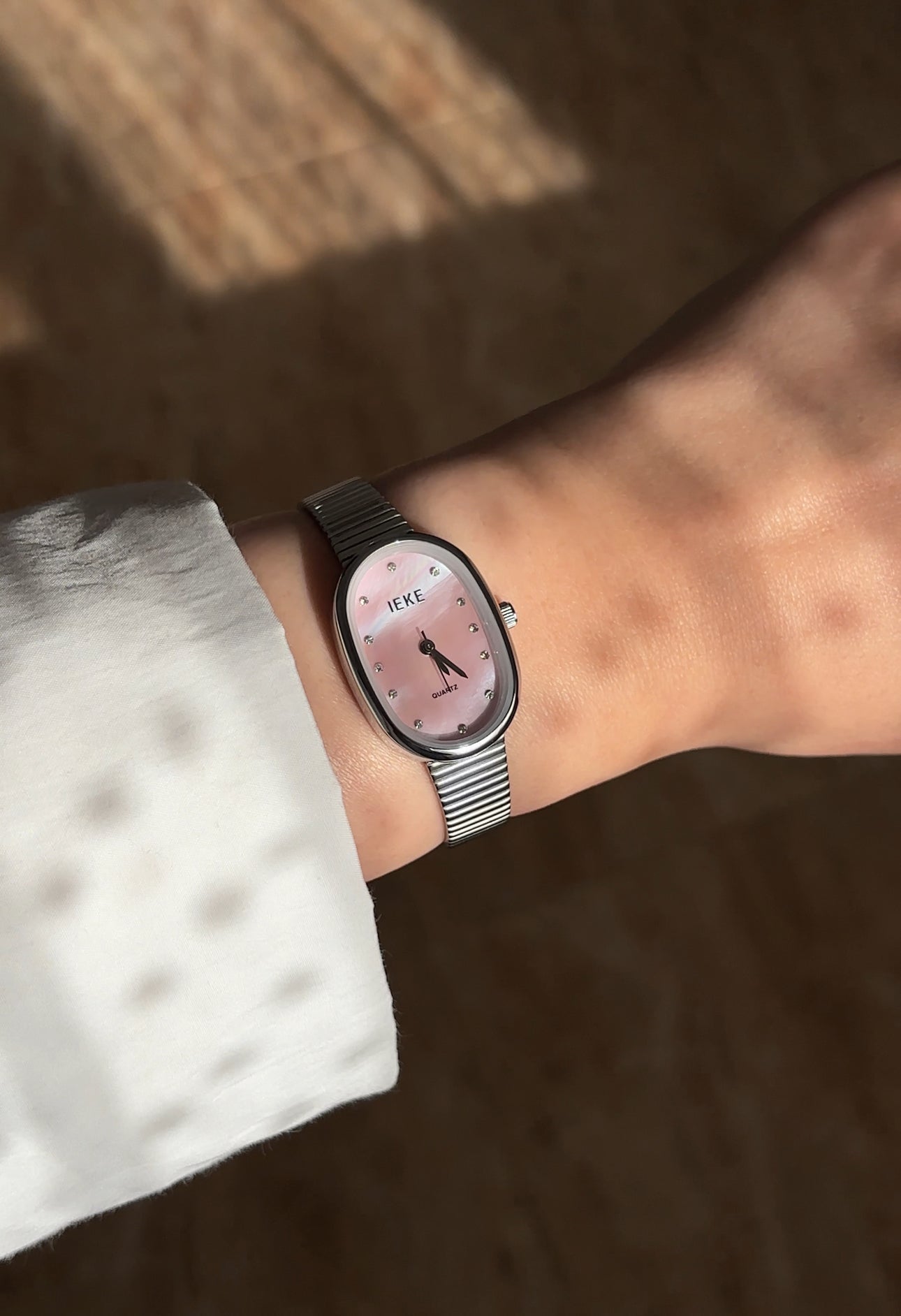 Montre pour femme argenté fond rose