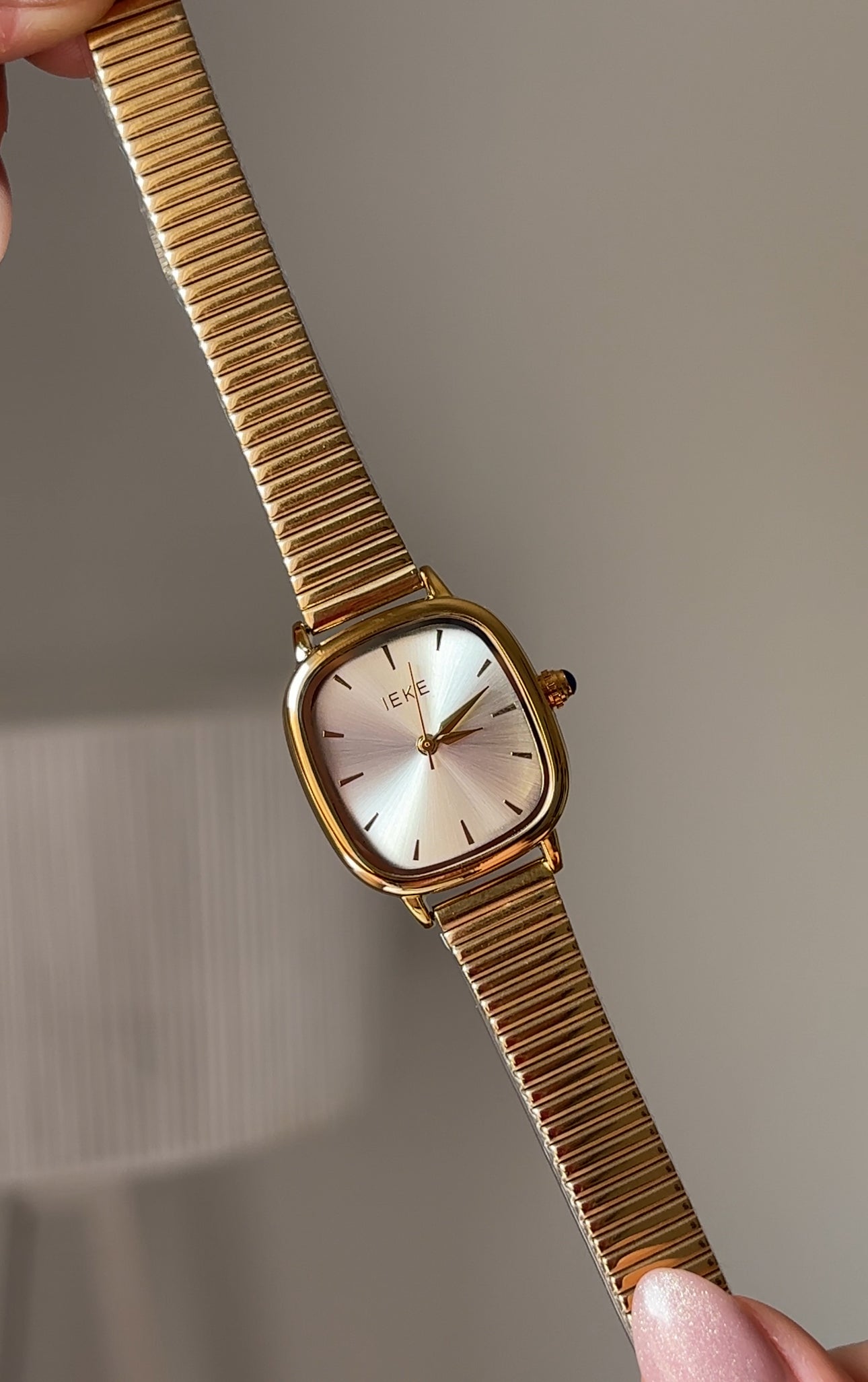 IEKE carré arrondi ajustable doré fond blanc