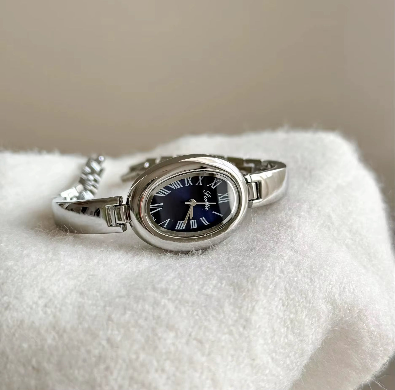 Montre pour femme argenté ovale 