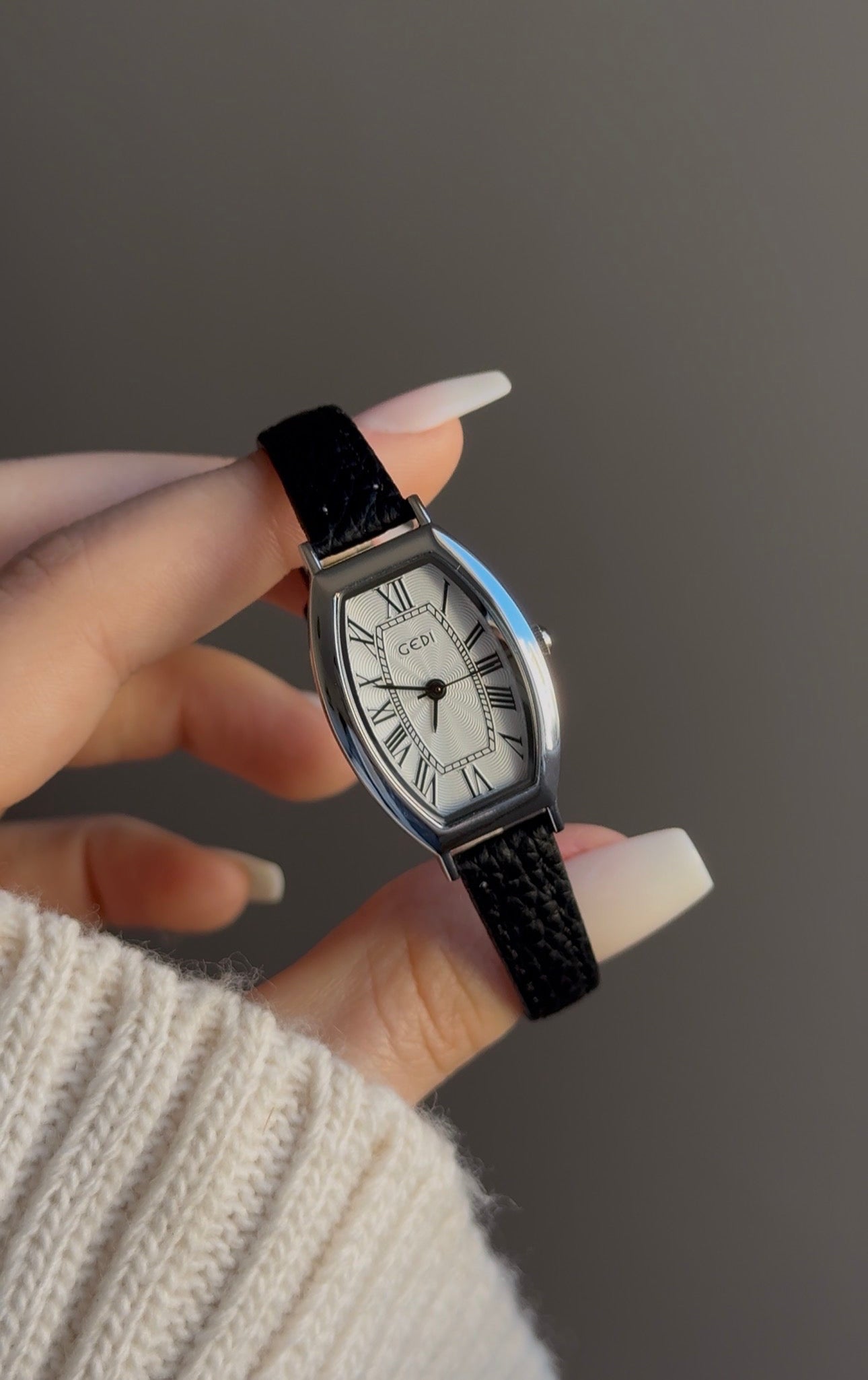 GEDI cuir ovale chiffres romains