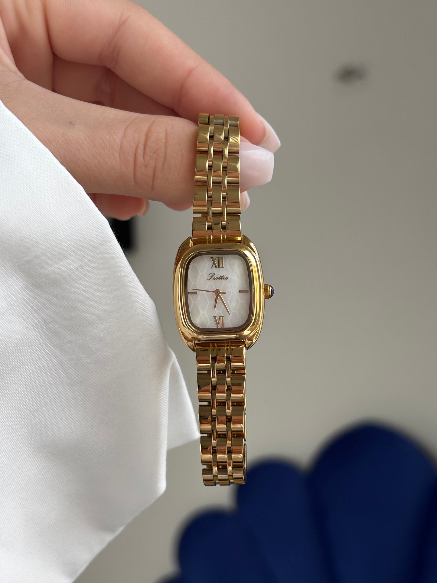 Montre femme carré doré 