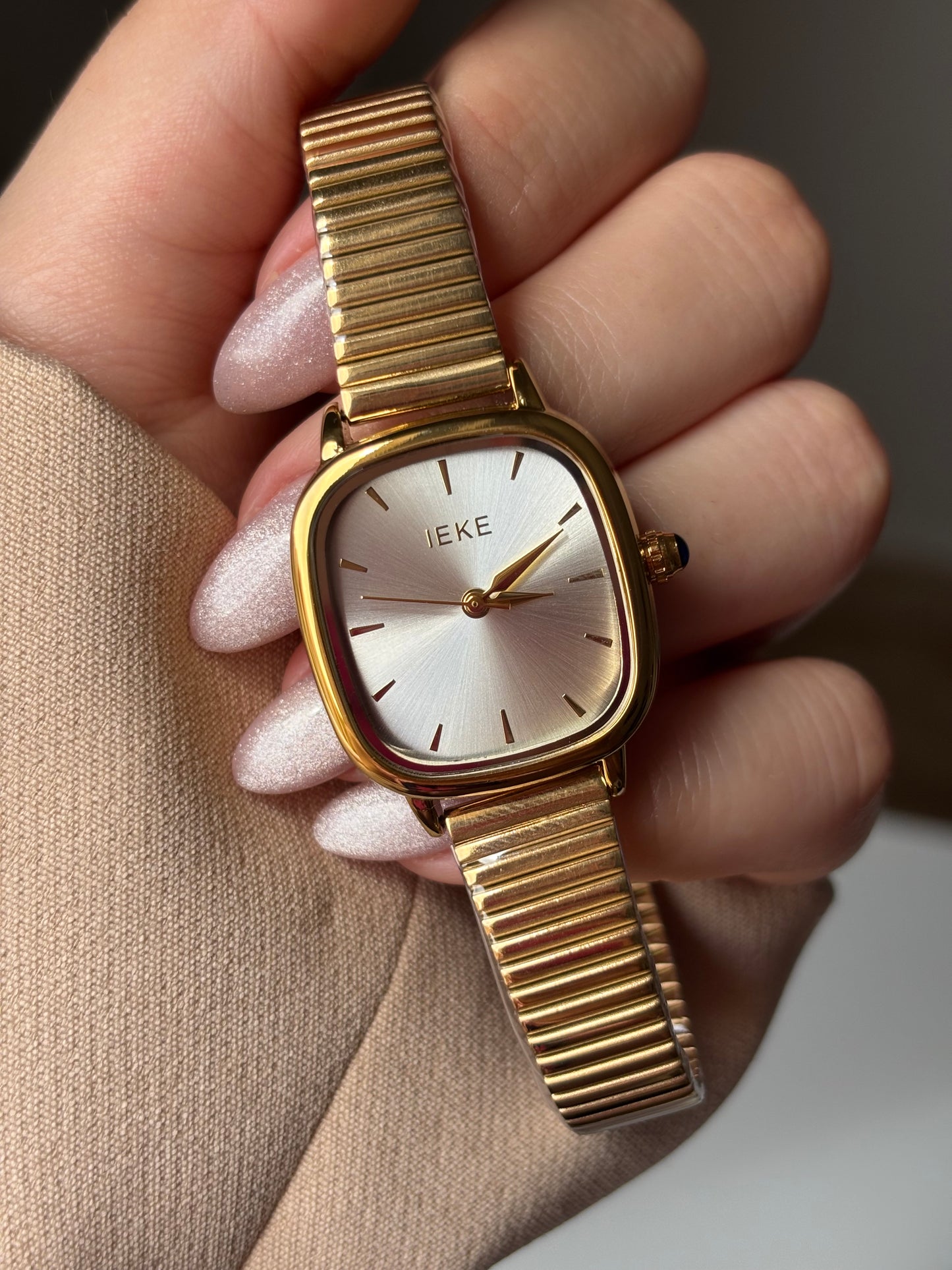 IEKE carré arrondi ajustable doré fond blanc